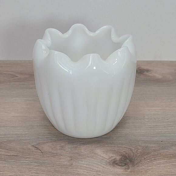Vintage Fenton Milk Glass Ribbed Rose Bowl Ruffled Edge - Picture 1 of 3